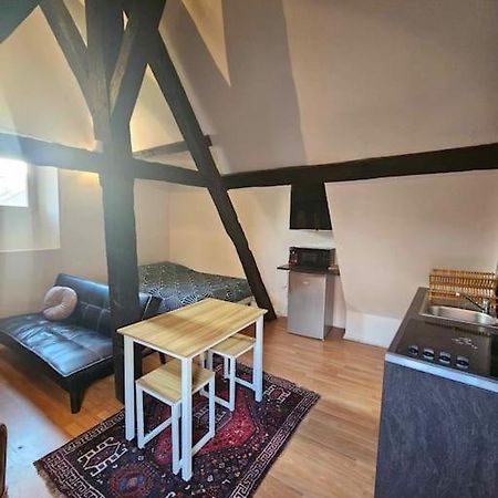 Le Petit Medieval Apartment Montlucon Bagian luar foto